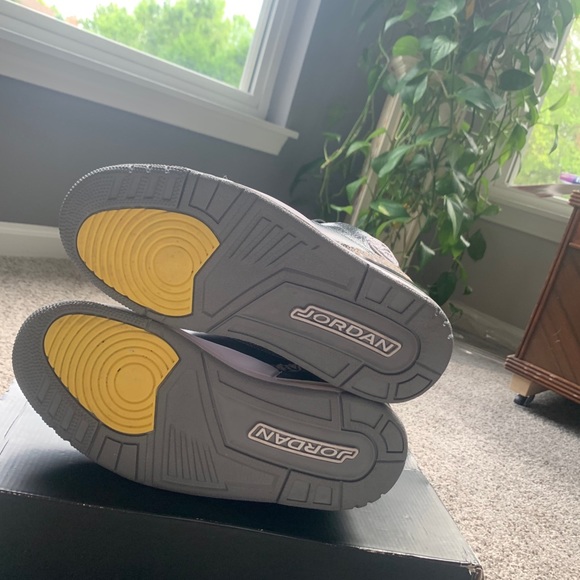 Jordan retro 3 Oregon size 9 - Picture 6 of 8
